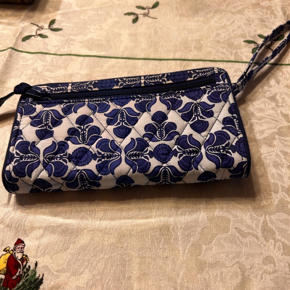 Vera Bradley Blue and White blue cobalt tile Quilted Wallet wristlet - Picture 2 of 4